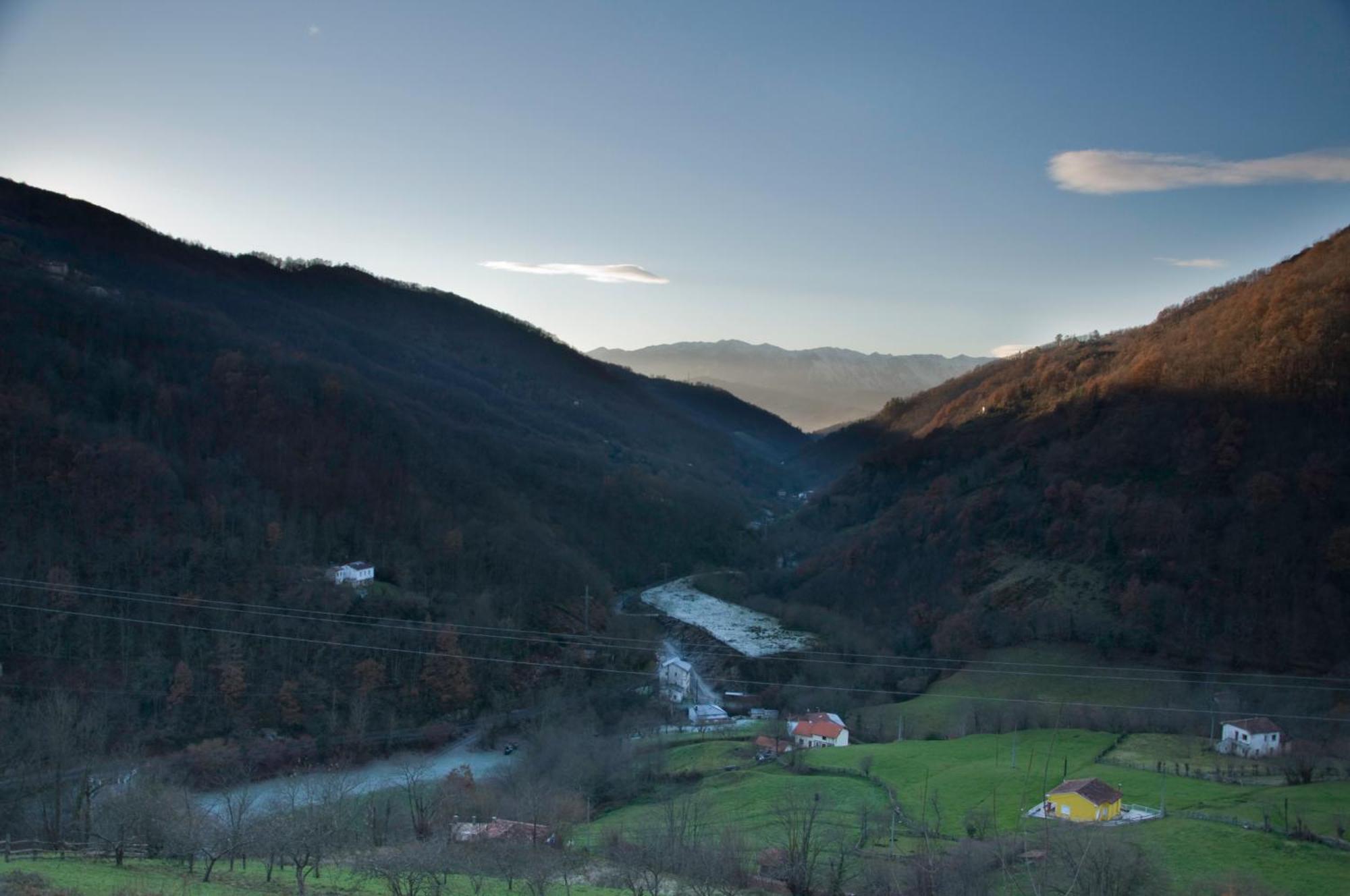 El Sumiciu Pensionat Mieres  Exteriör bild