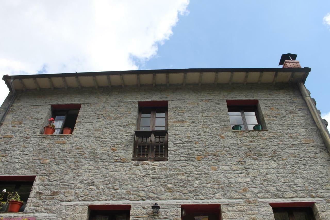 El Sumiciu Pensionat Mieres  Exteriör bild